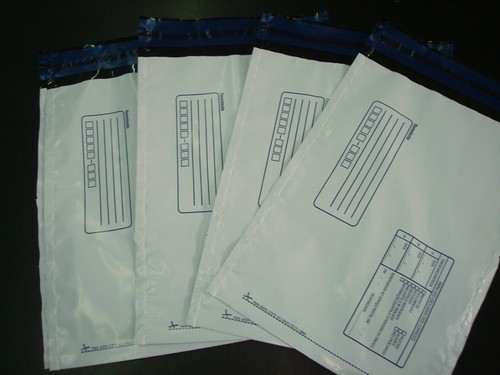 envelopes de plástico para correspondência