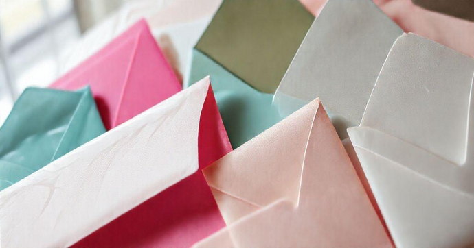 Envelope plástico para convite: proteção e estilo